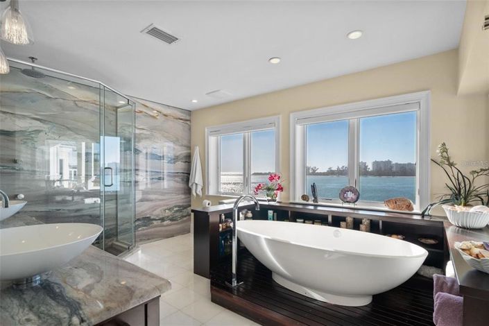 Image No.27-5 Bed Property for sale