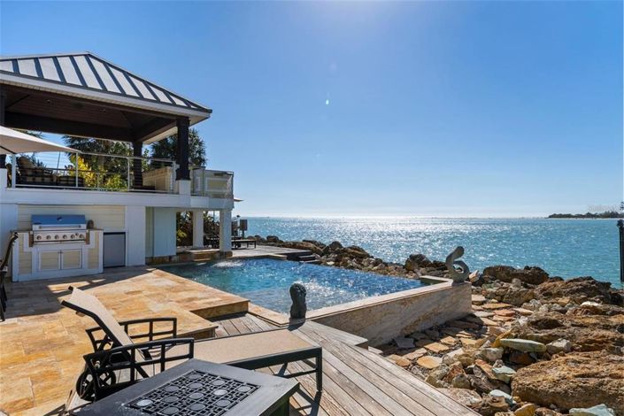 Image No.32-5 Bed Property for sale