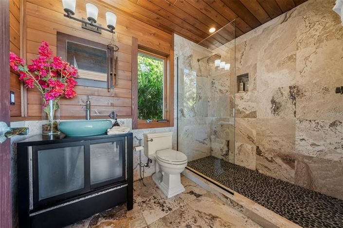 Image No.40-5 Bed Property for sale