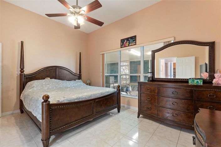 Image No.19-4 Bed Property for sale