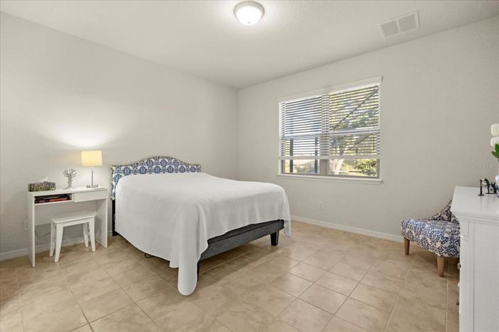 Image No.10-2 Bed Property for sale