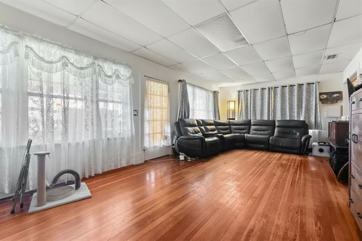 Image No.7-4 Bed Property for sale