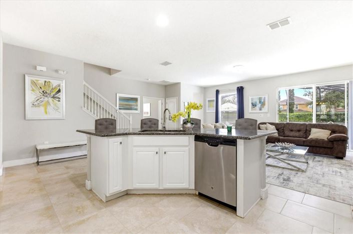 Image No.13-6 Bed Property for sale