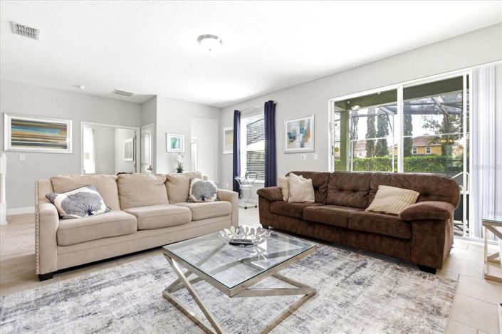 Image No.17-6 Bed Property for sale