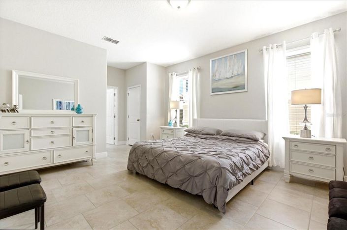 Image No.19-6 Bed Property for sale