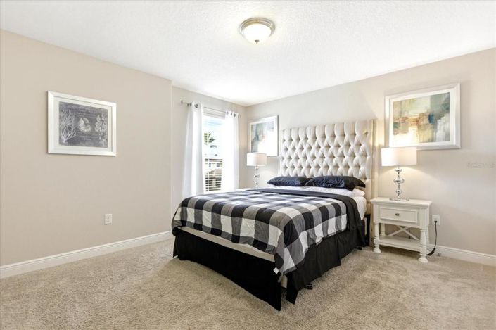 Image No.28-6 Bed Property for sale