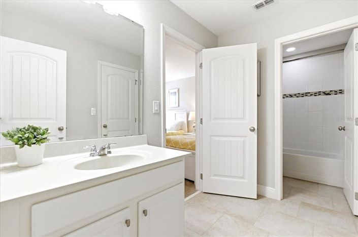 Image No.35-6 Bed Property for sale