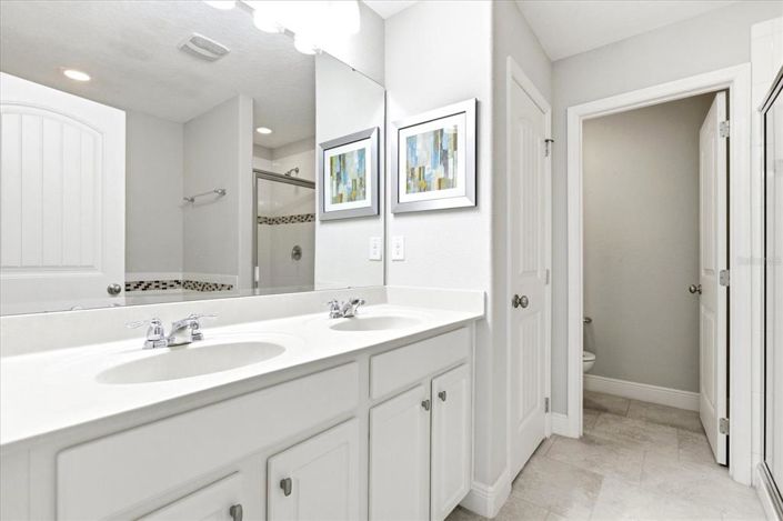 Image No.44-6 Bed Property for sale