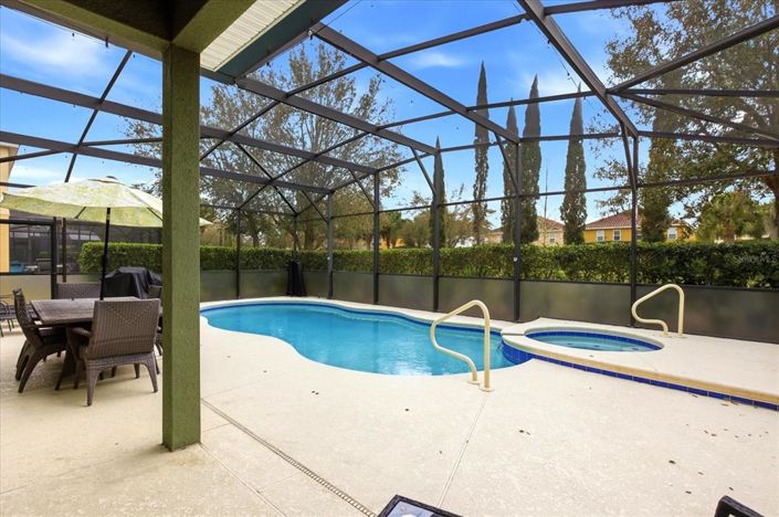 Image No.5-6 Bed Property for sale