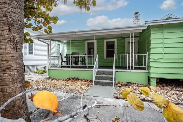 Image No.12-6 Bed Property for sale