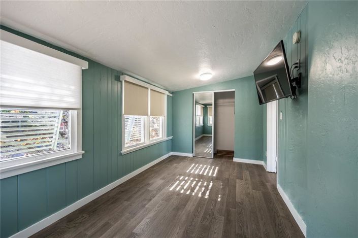 Image No.2-6 Bed Property for sale