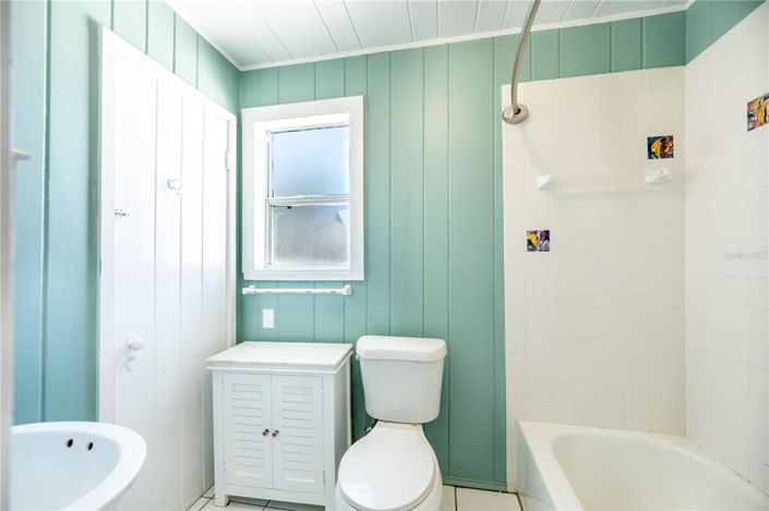 Image No.22-6 Bed Property for sale