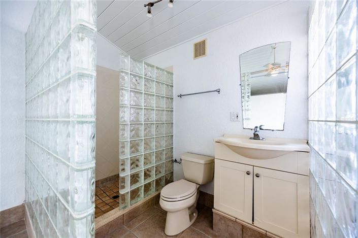 Image No.26-6 Bed Property for sale