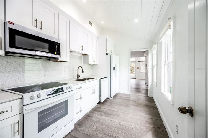 Image No.29-6 Bed Property for sale