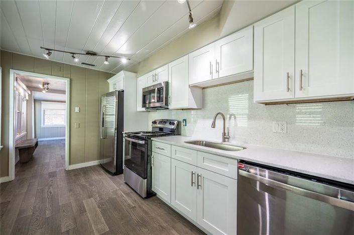 Image No.9-6 Bed Property for sale