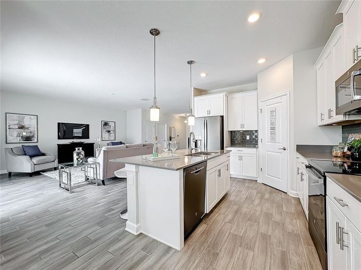 Image No.16-6 Bed Property for sale