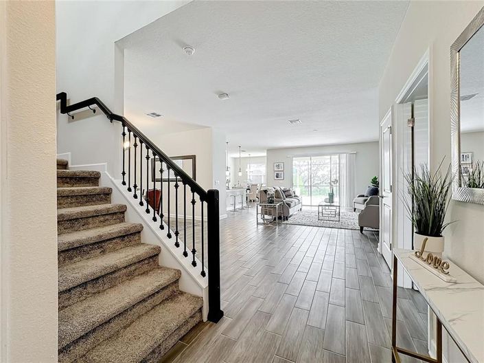 Image No.4-6 Bed Property for sale