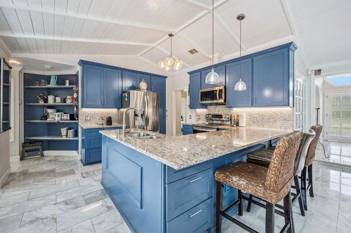 Image No.12-5 Bed Property for sale