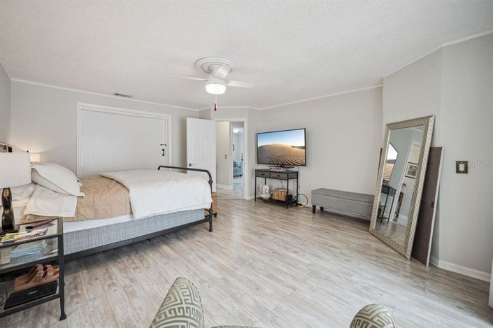 Image No.18-5 Bed Property for sale