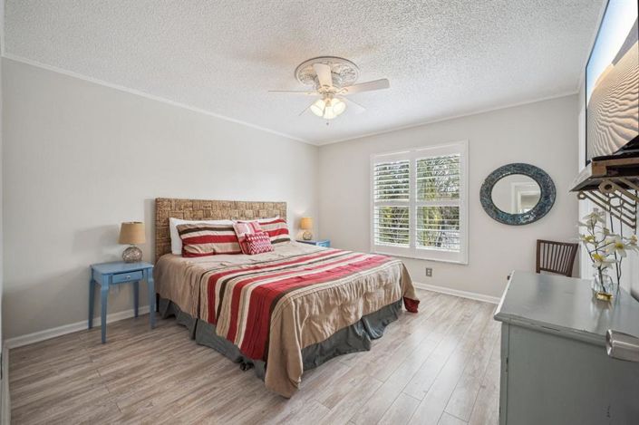 Image No.22-5 Bed Property for sale