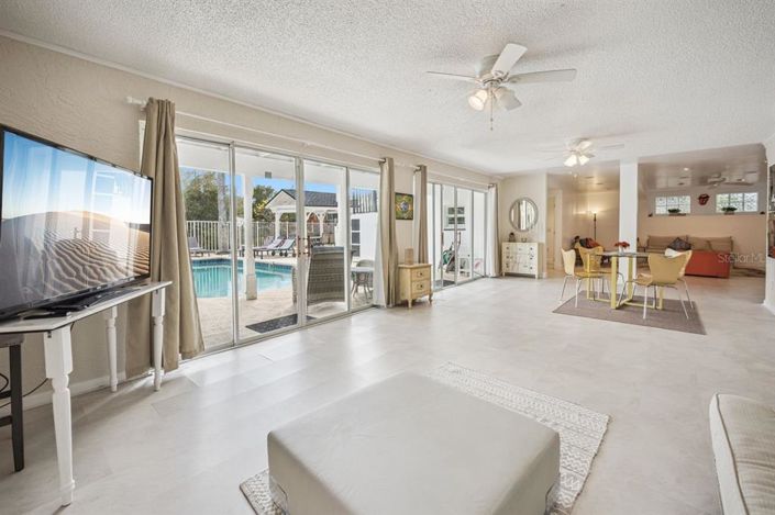 Image No.27-5 Bed Property for sale