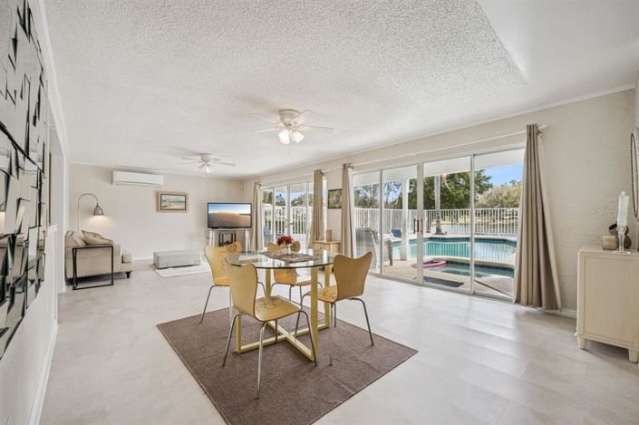 Image No.28-5 Bed Property for sale