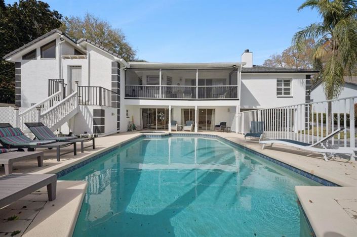 Image No.3-5 Bed Property for sale