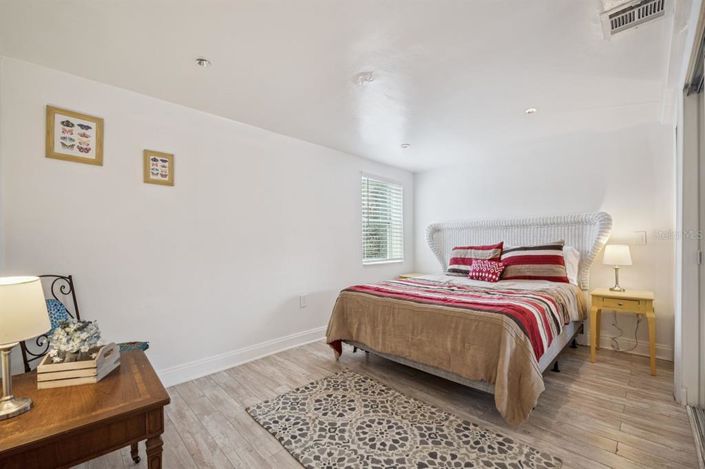 Image No.32-5 Bed Property for sale