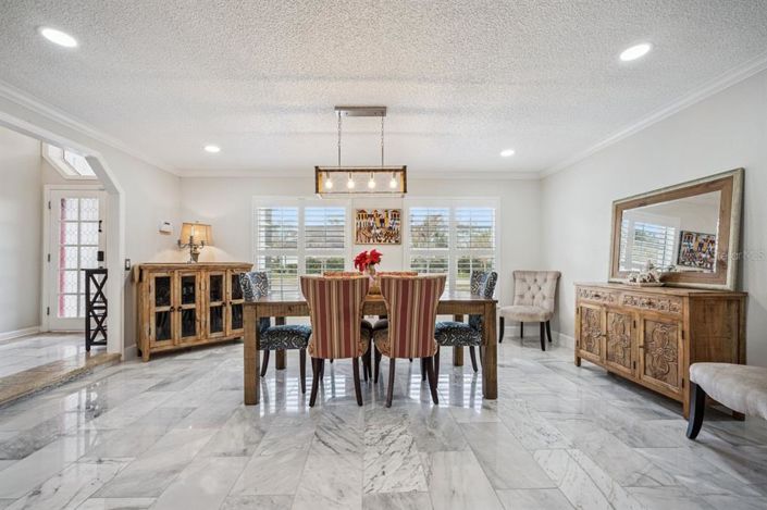 Image No.5-5 Bed Property for sale