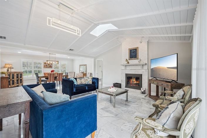 Image No.9-5 Bed Property for sale