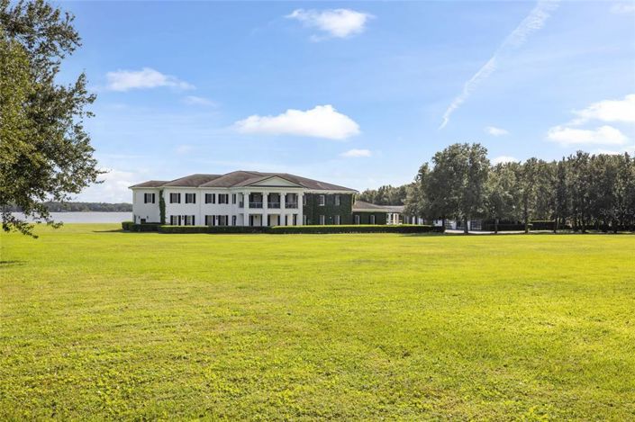 Image No.11-7 Bed Property for sale