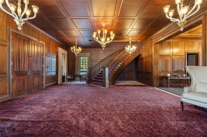 Image No.20-7 Bed Property for sale