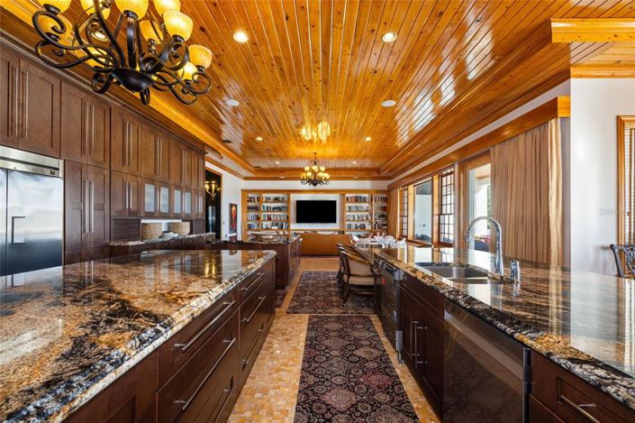 Image No.23-7 Bed Property for sale