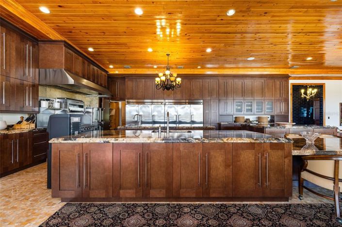 Image No.24-7 Bed Property for sale