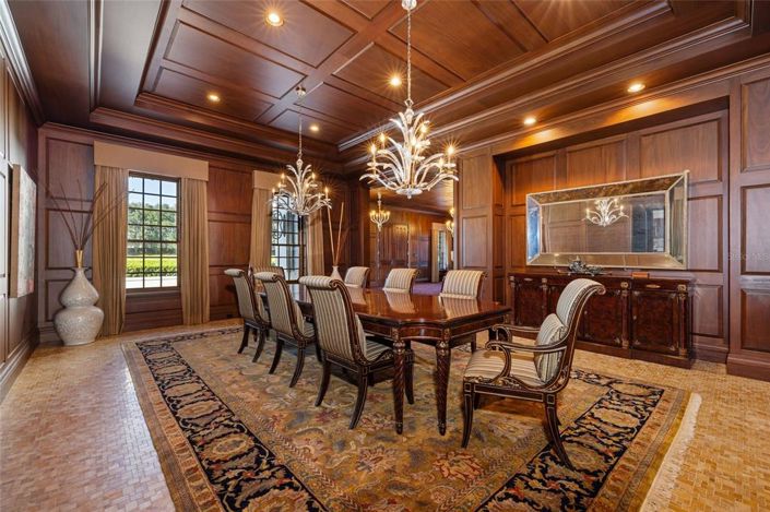 Image No.25-7 Bed Property for sale