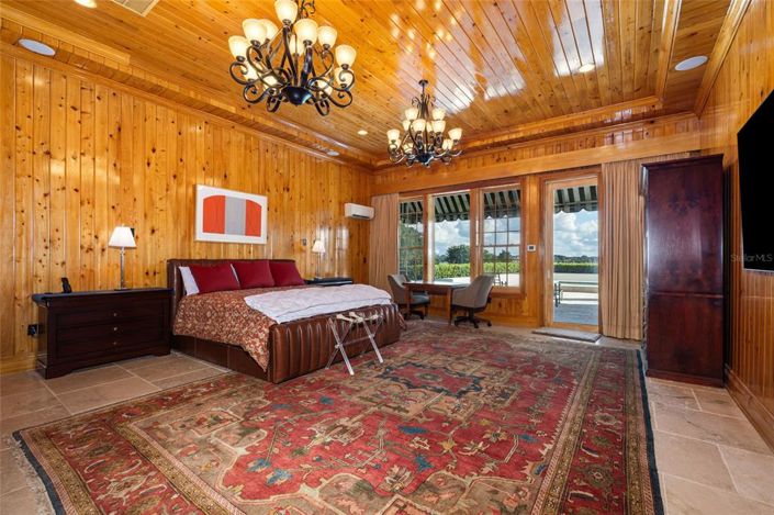 Image No.30-7 Bed Property for sale