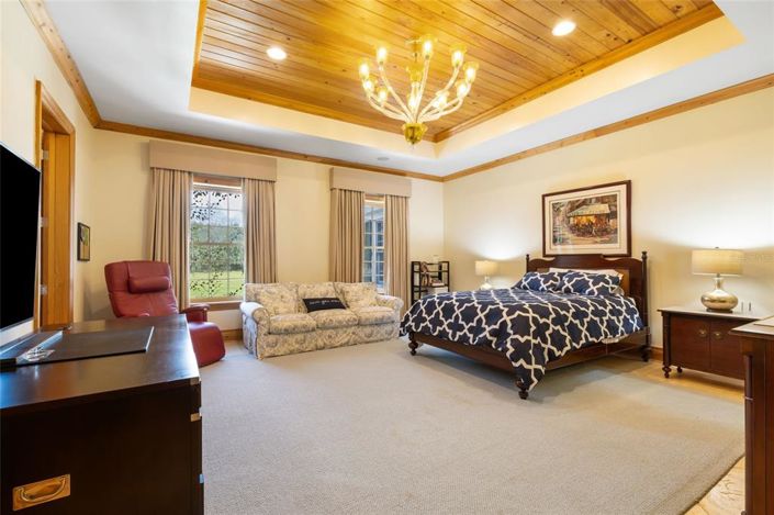 Image No.32-7 Bed Property for sale