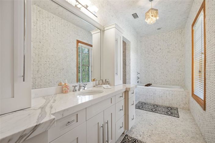 Image No.33-7 Bed Property for sale