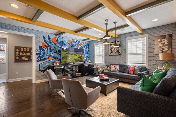 Image No.16-5 Bed Property for sale