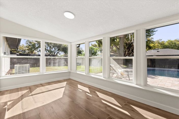 Image No.15-Propriété de 3 chambres à vendre à Oakland