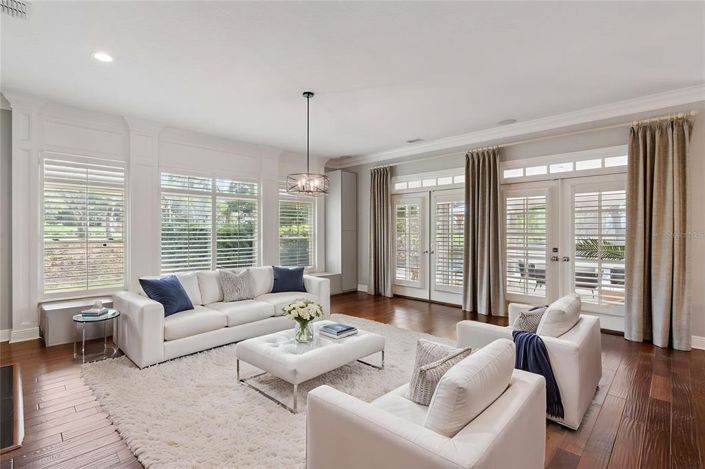 Image No.10-5 Bed Property for sale