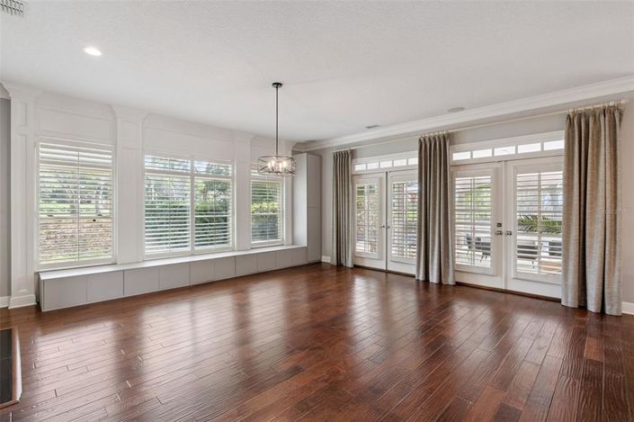 Image No.11-5 Bed Property for sale