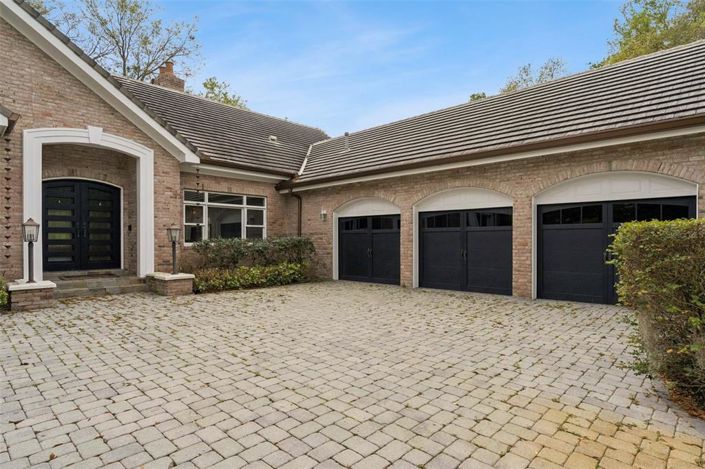 Image No.2-5 Bed Property for sale