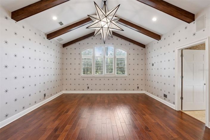 Image No.36-5 Bed Property for sale