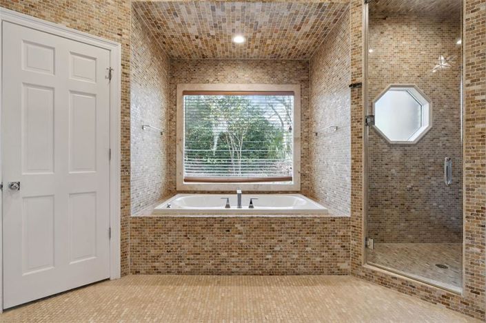 Image No.40-5 Bed Property for sale