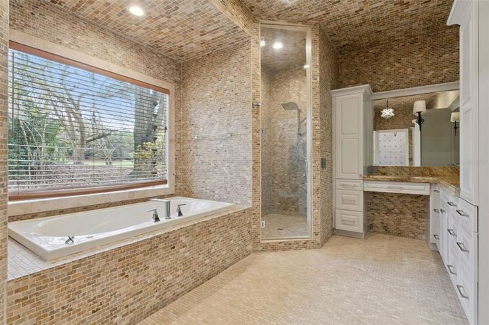 Image No.41-5 Bed Property for sale