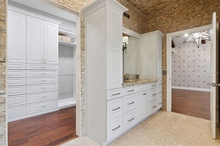 Image No.43-5 Bed Property for sale