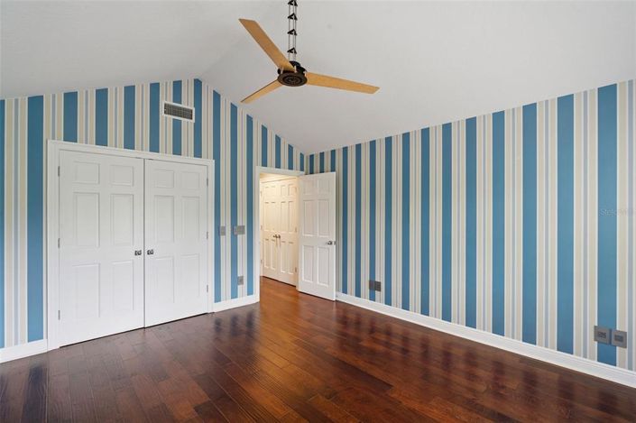 Image No.51-5 Bed Property for sale