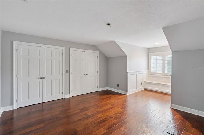 Image No.56-5 Bed Property for sale