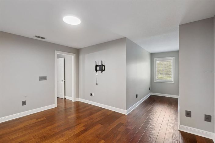 Image No.60-5 Bed Property for sale